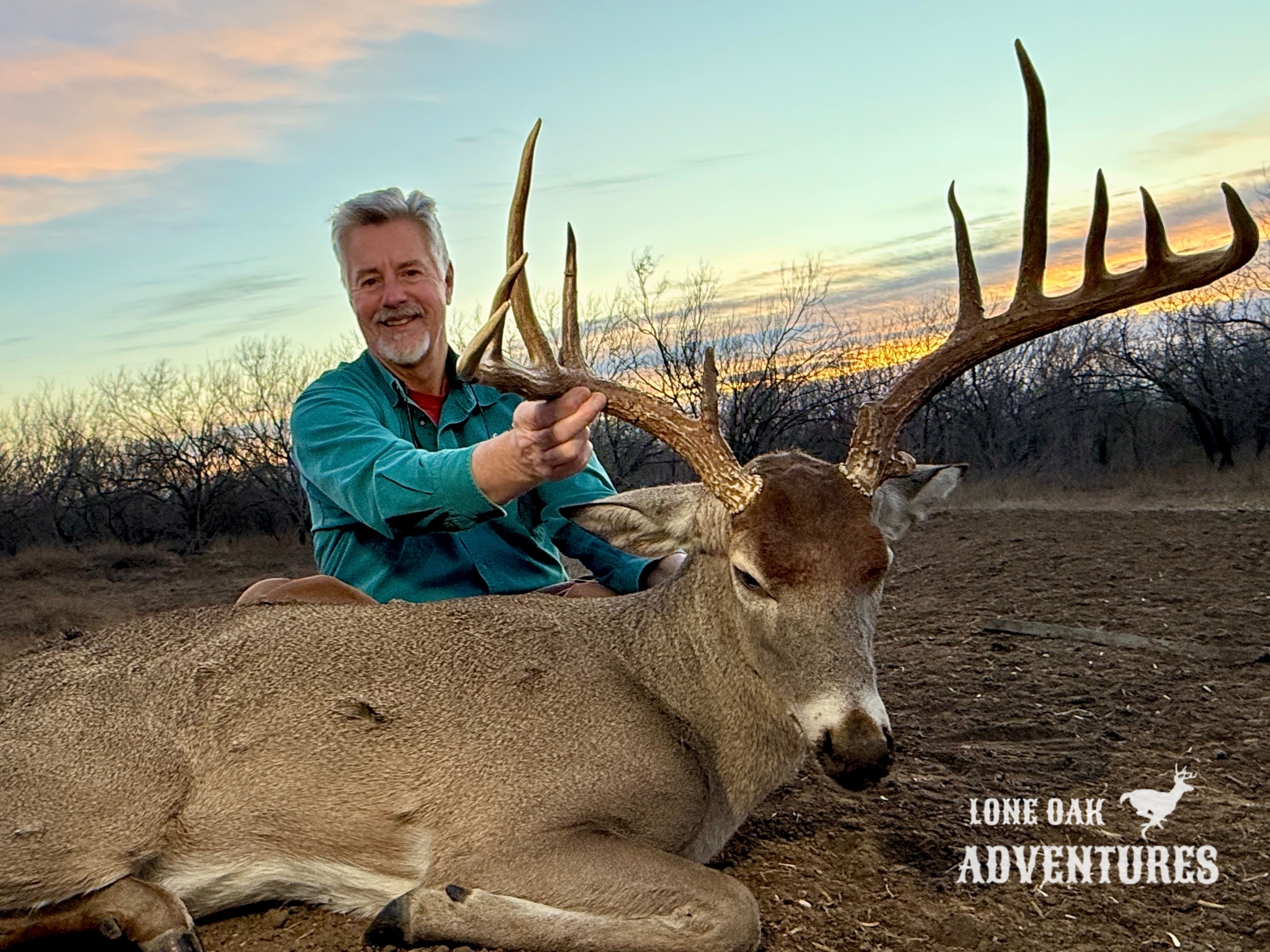 Trophy whitetail deer hunt photo 10