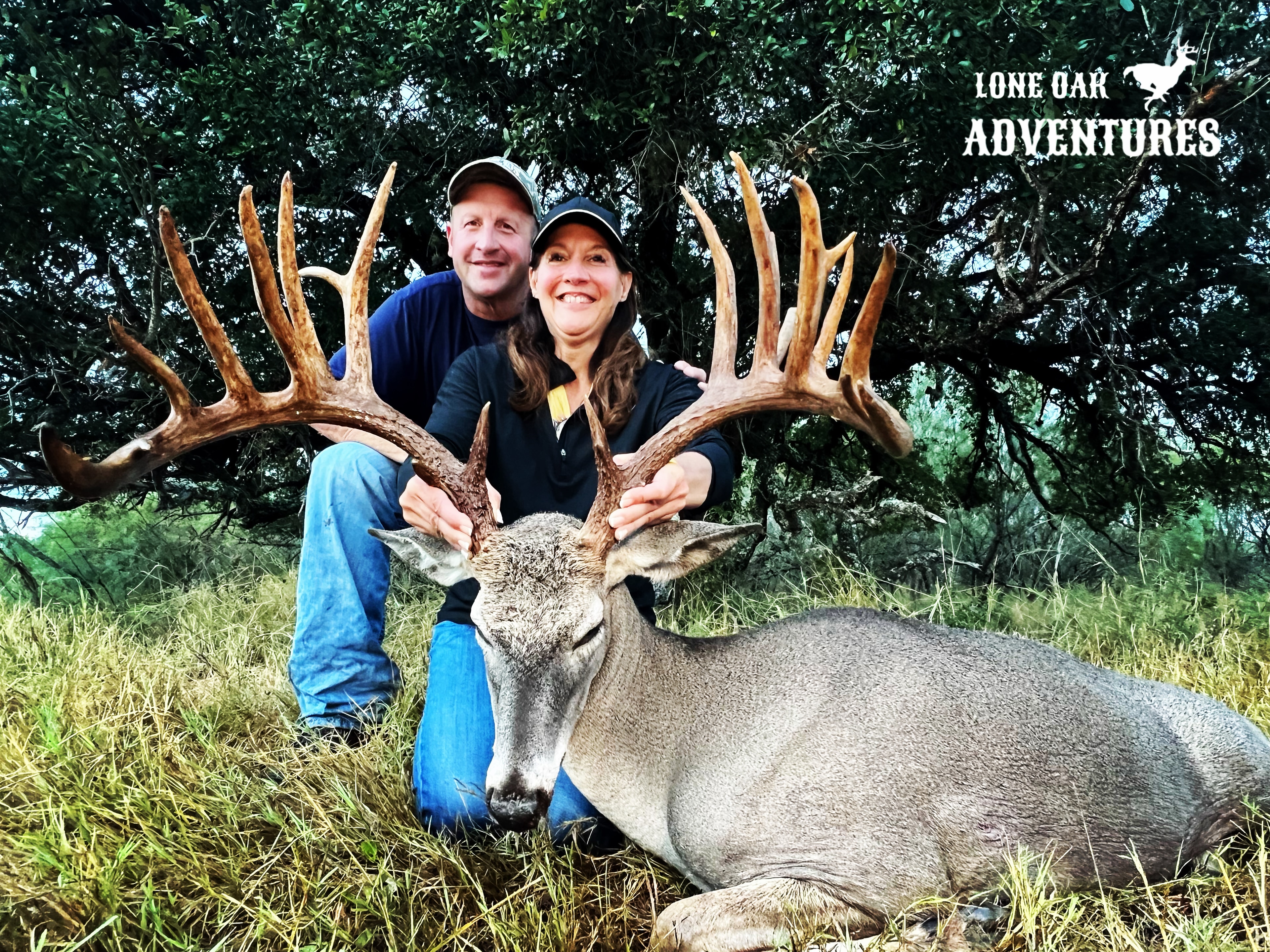 Trophy whitetail deer hunt photo 12