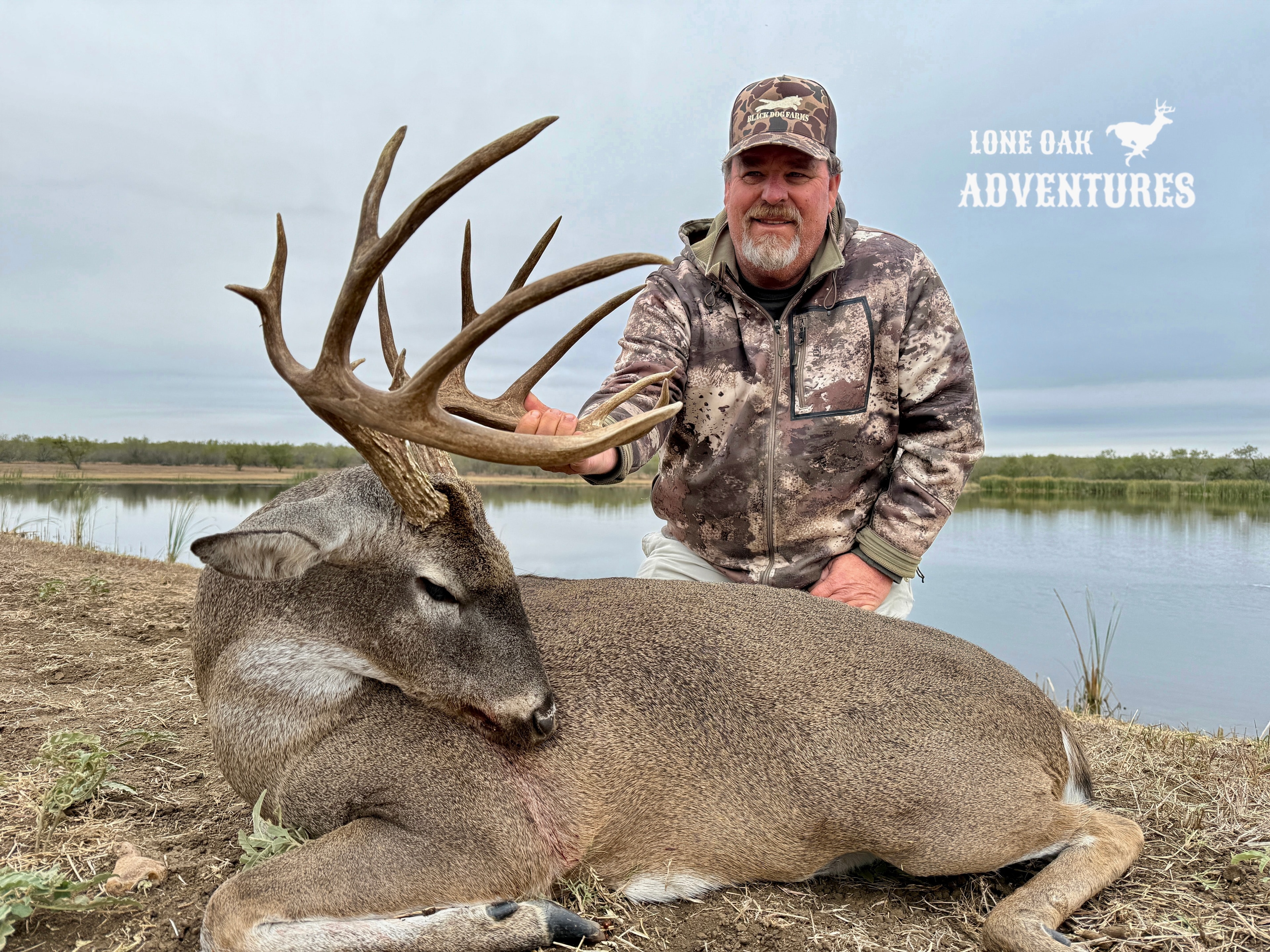 Trophy whitetail deer hunt photo 5