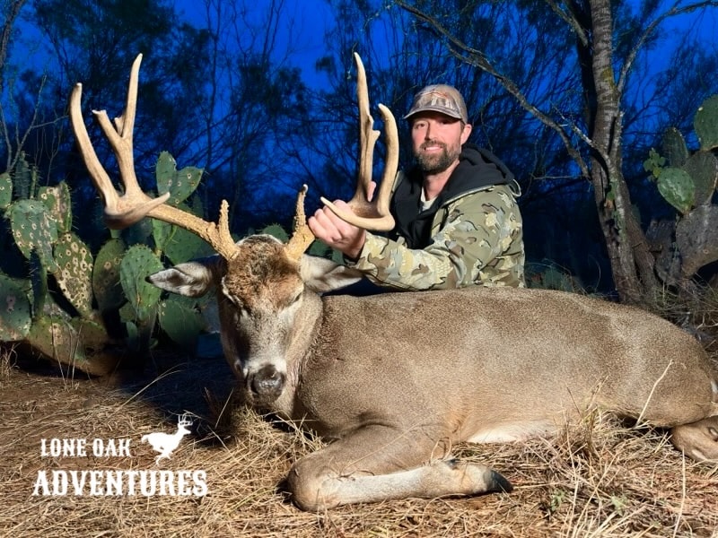 Trophy whitetail deer hunt photo 6