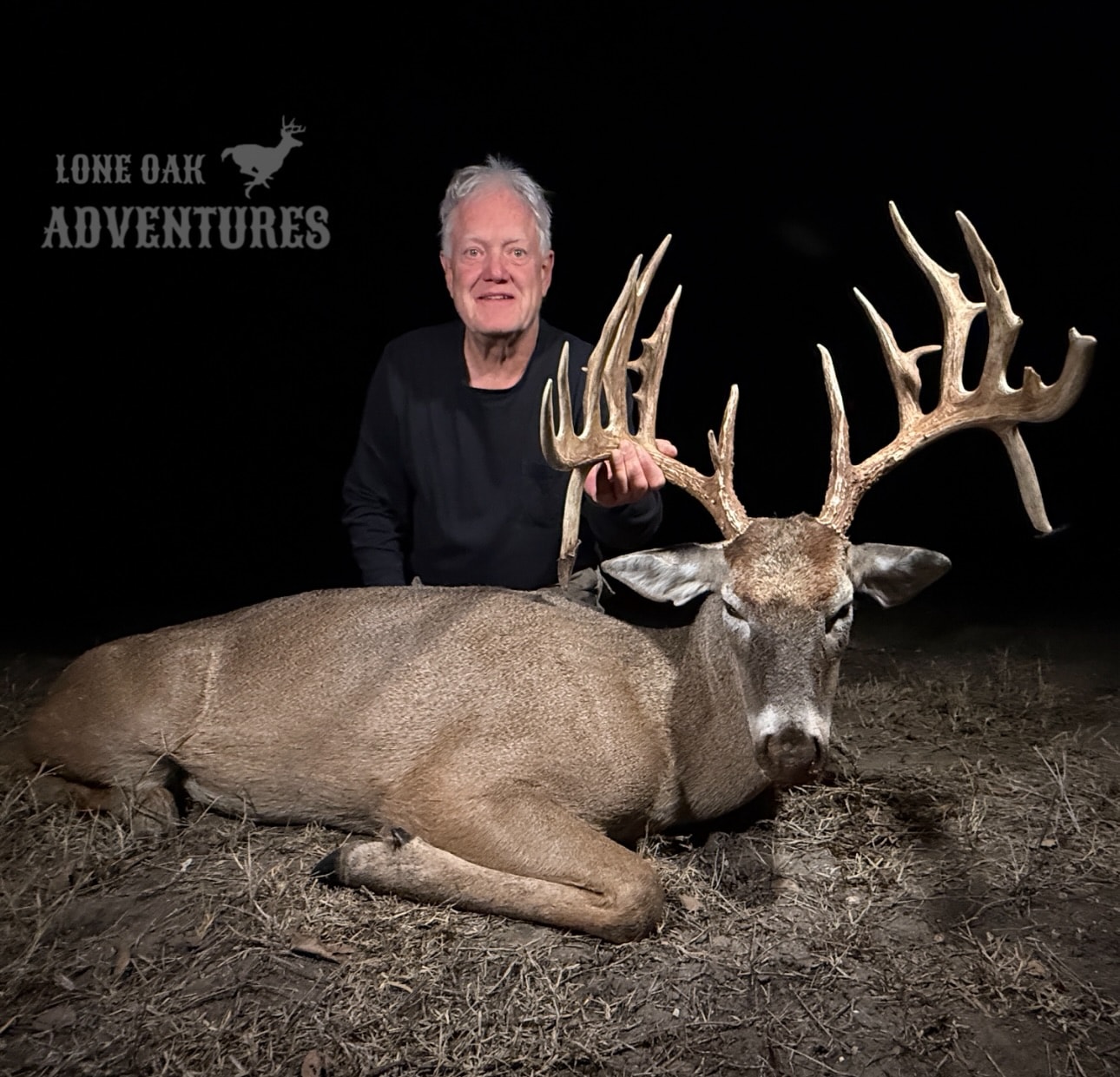 Trophy whitetail deer hunt photo 8